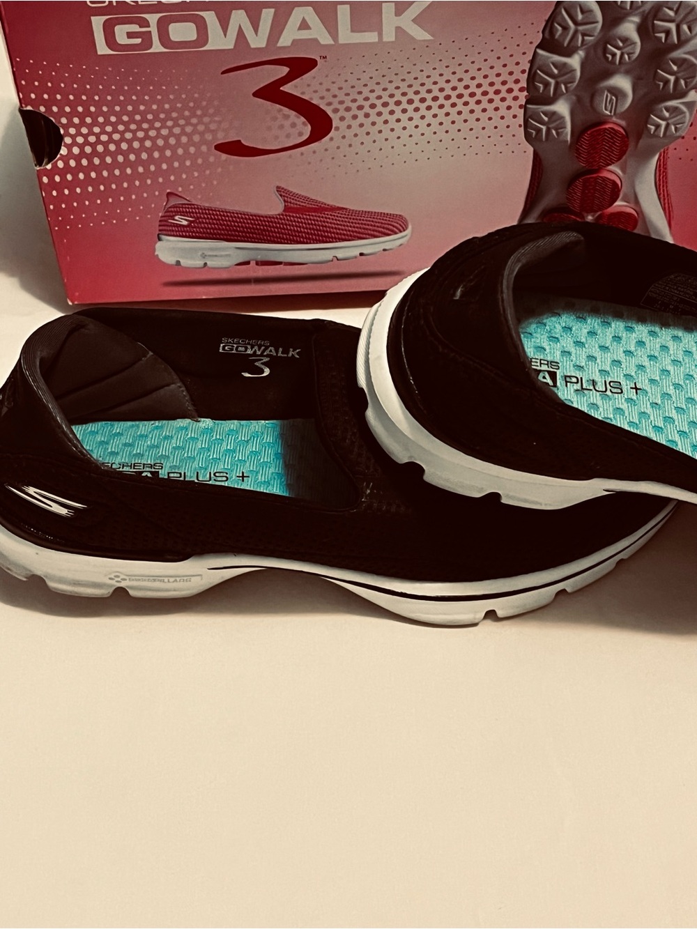 Skechers GOwalk 3 Women’s Size 8.5 Black Slip-On Walking Shoes Goga Plus w/ Box